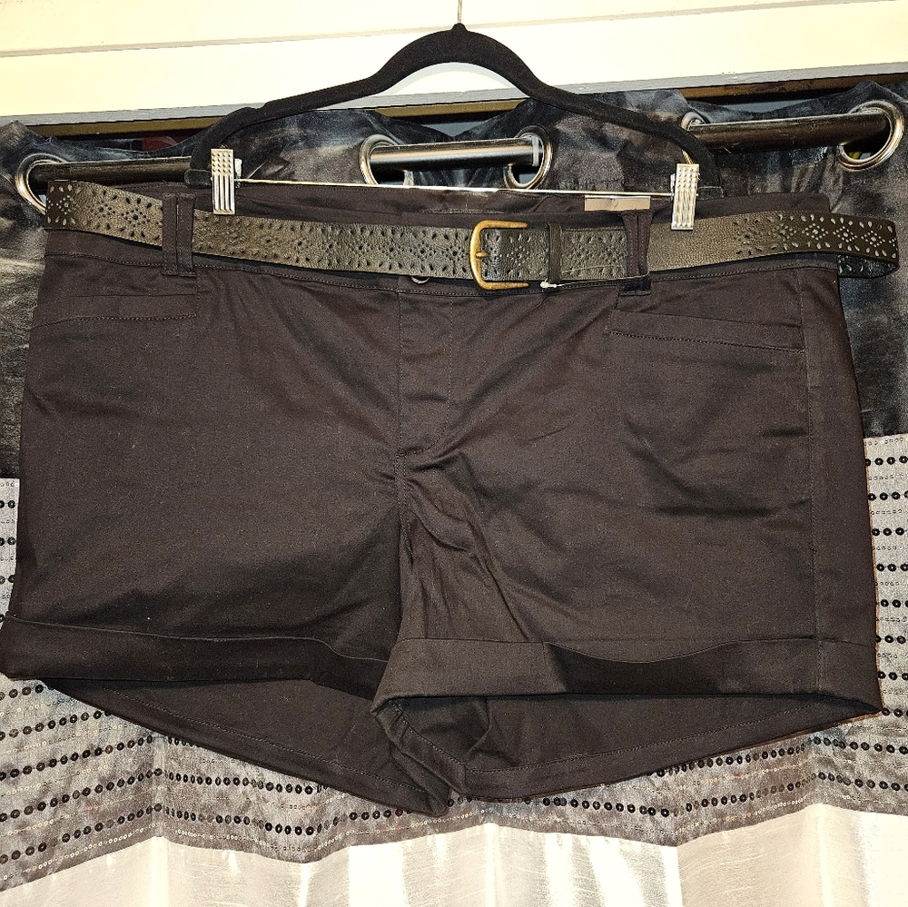 Torrid 5 Inch Stretch Sateen Mid Rise Belted Short